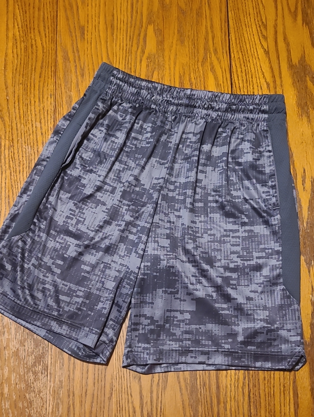 tek gear Men's Digital Camo Athletic Shorts - Gray - Small